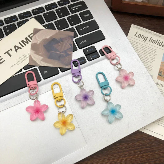 Cute Little Flower Pendant Keychain – Colorful Mini Resin Gift for Guests & Parties